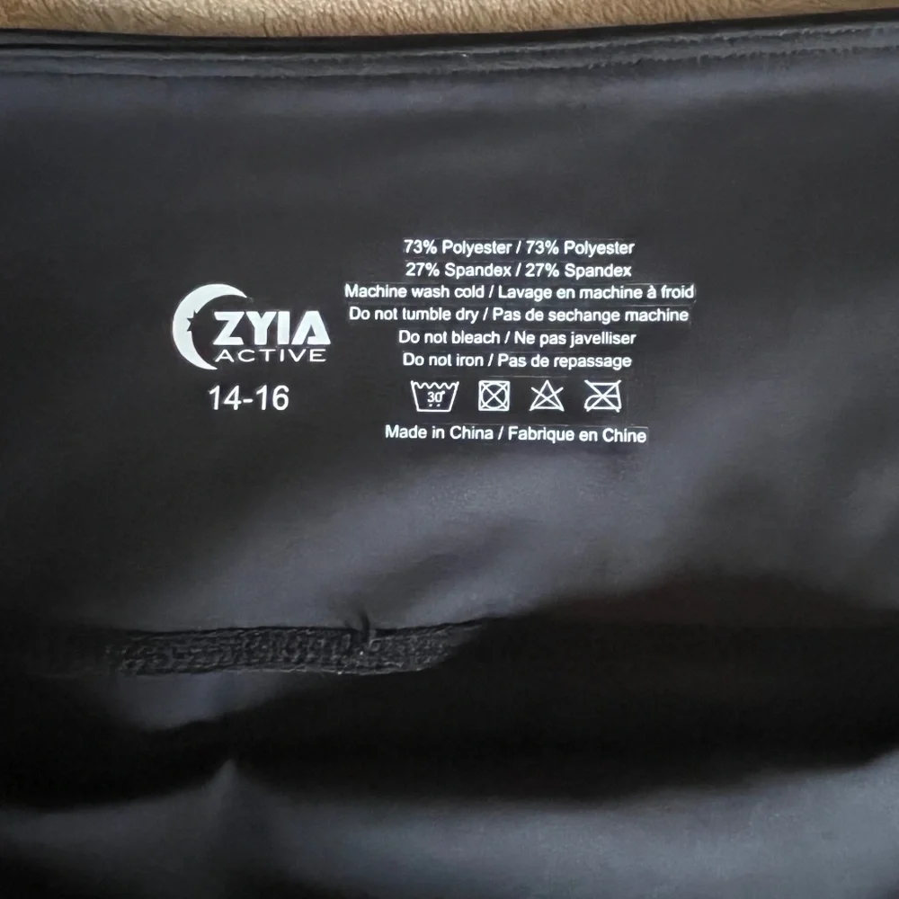 NWOT, Zyia Black Pocket Light n Tight Hi-Rise 7/8 - Picture 8 of 10